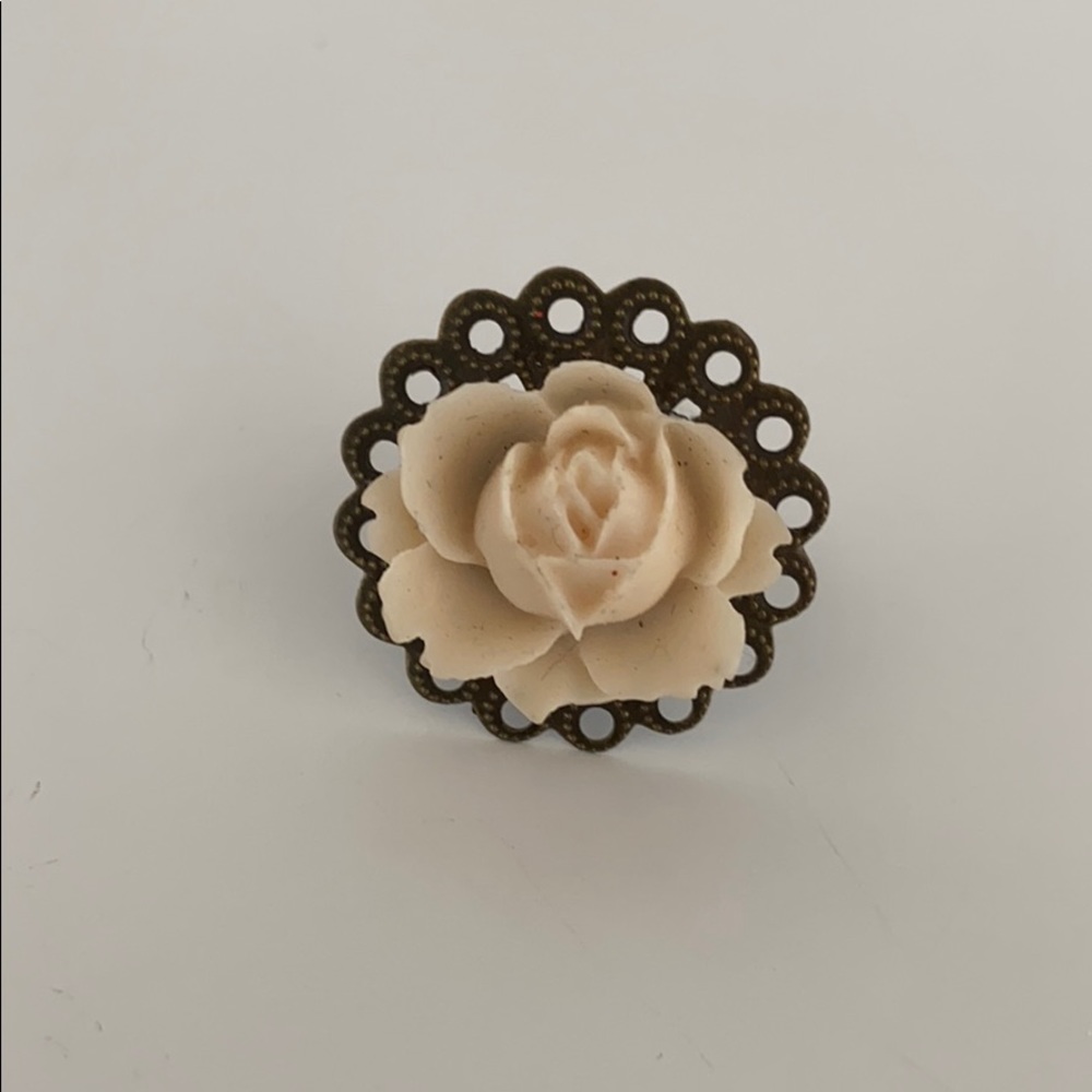 NWOT white rose ring